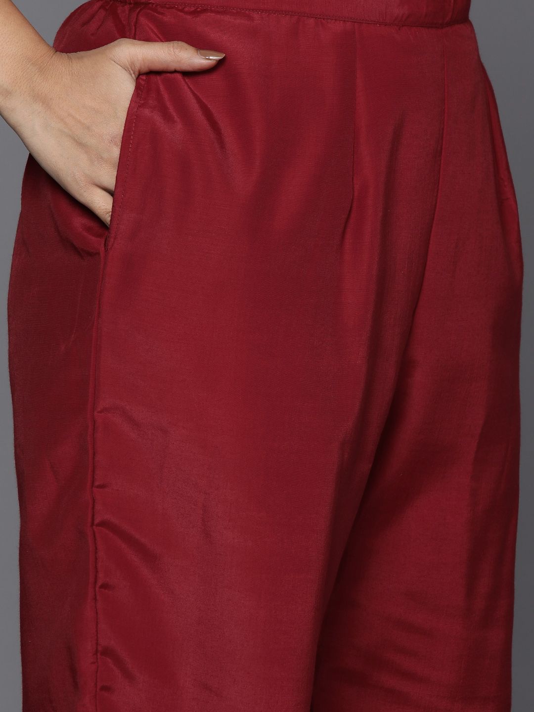 Dhiyona IE Women Floral Embroidered Regular Sequinned Kurta with Trousers & With Dupatta