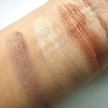Makeup Revolution Ultra Sculpt & Contour Kit in Ultra Light-Medium C04 with contour powders and highlighters arranged in a palette.