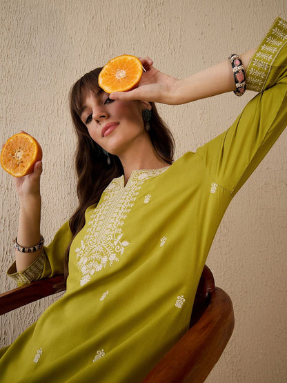 Indyancart IE Ethnic Motifs Embroidered Thread Work Notch Neck Straight Kurta