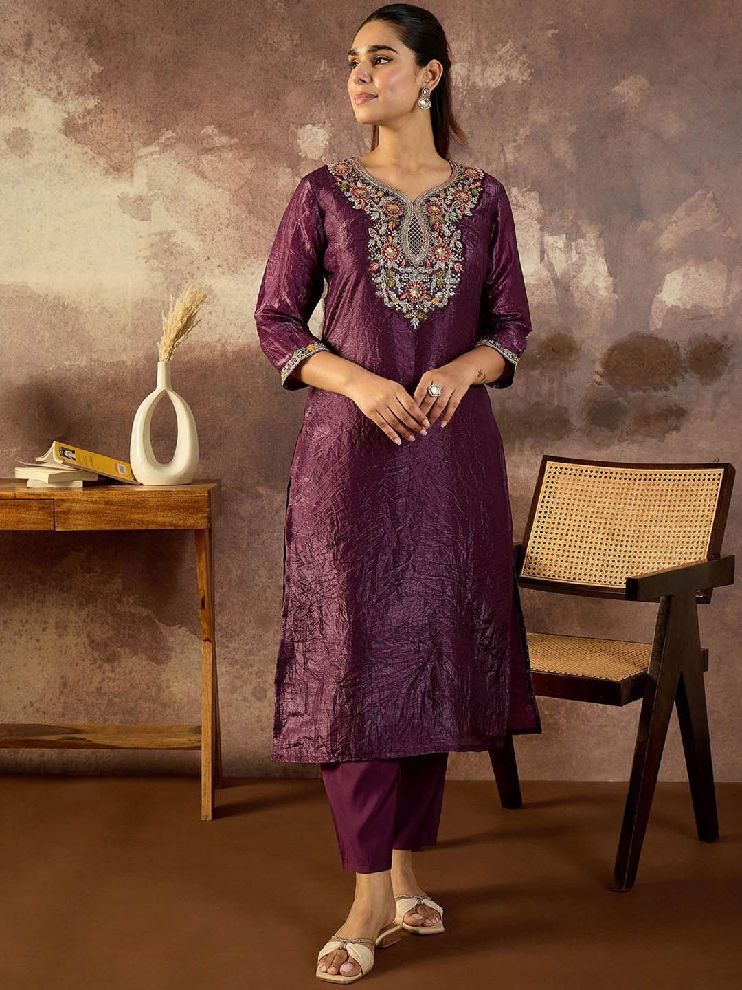 Women Floral Embroidered Kurta with Trousers