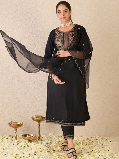 Ethnic Motifs Embroidered Round Neck Pure Cotton Kurta With Trousers & Dupatta