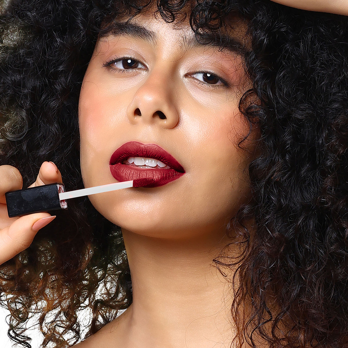 FLiCKA Flicka Set with Attack Liquid Lipstick in Dream Castle, waterproof and smudge-proof long-lasting lipstick in a soft nude shade