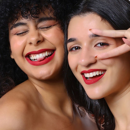 FLiCKA Flicka Set with Attack Liquid Lipstick in shade 09 Pro At Pout, waterproof and smudge-proof long-lasting lipstick.