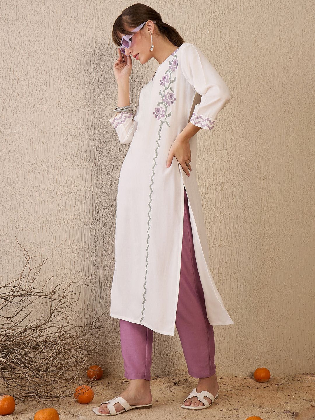 Dhiyona IE Women Floral Embroidered Thread Work Kurta