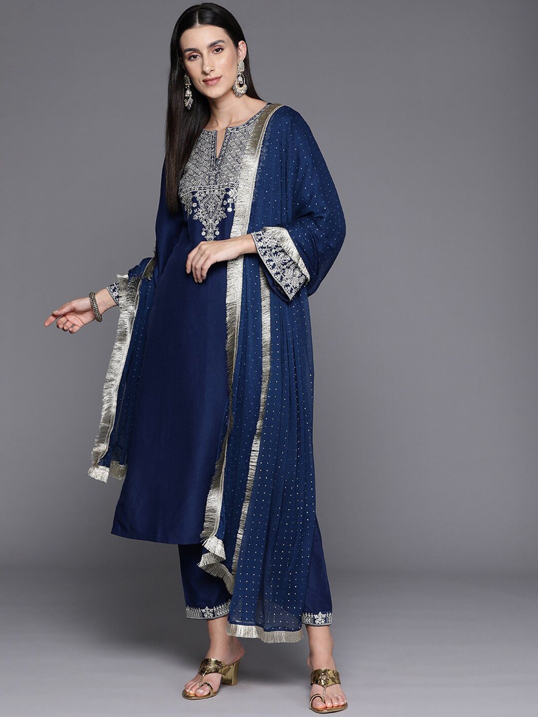 Indyancart VA Women'sNotch Neck Ethnic Motifs Embroidered Regular Kurta Set