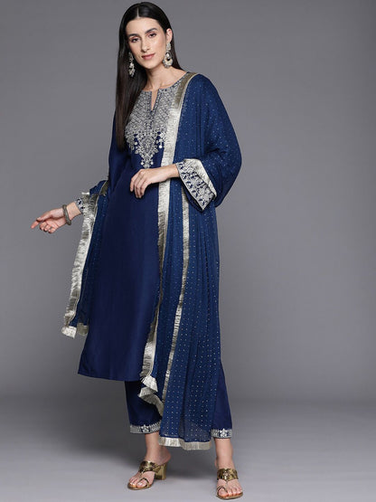 Indyancart VA Women'sNotch Neck Ethnic Motifs Embroidered Regular Kurta Set