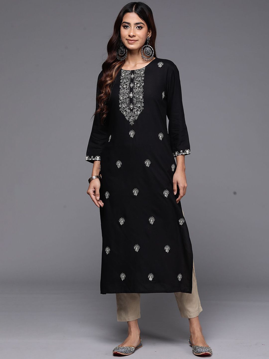 Indyancart IE Floral Embroidered Thread Work Straight Kurta