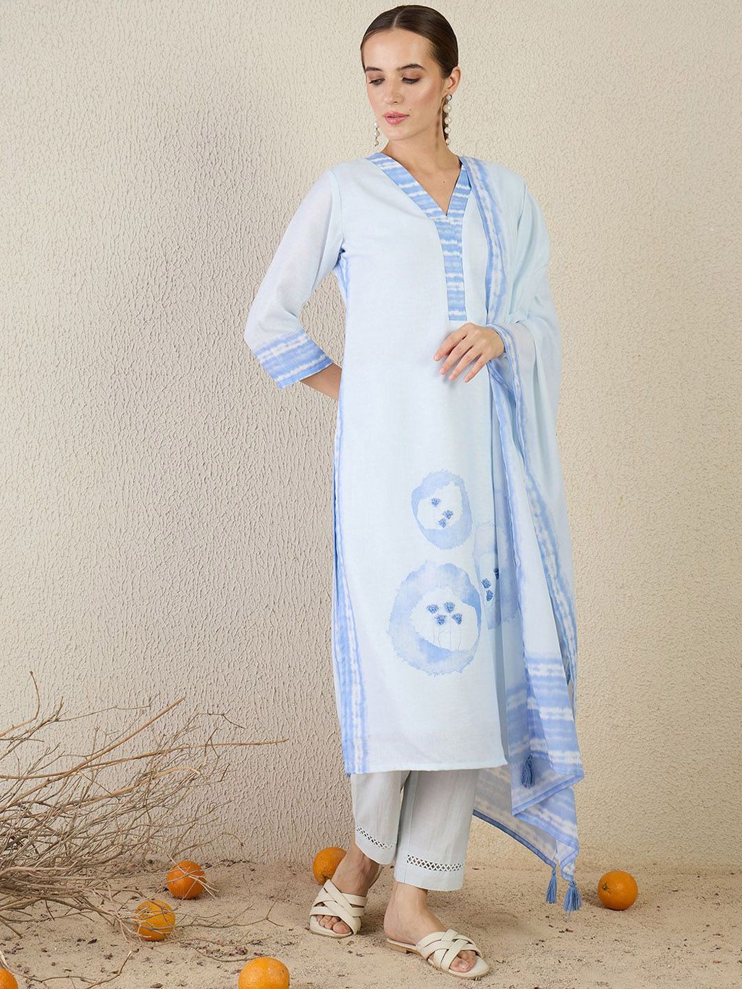 Women Floral Printed V Neck Regular Linen Kurta with Trousers & Dupatta