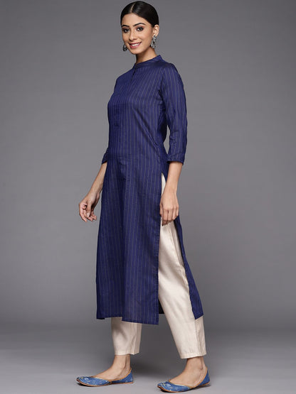 Indyancart IE Women Navy Blue Striped Kurta