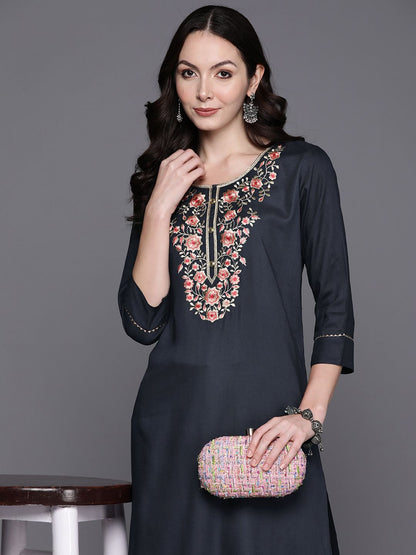 Indyancart IE Floral Embroidered Thread Work Kurta