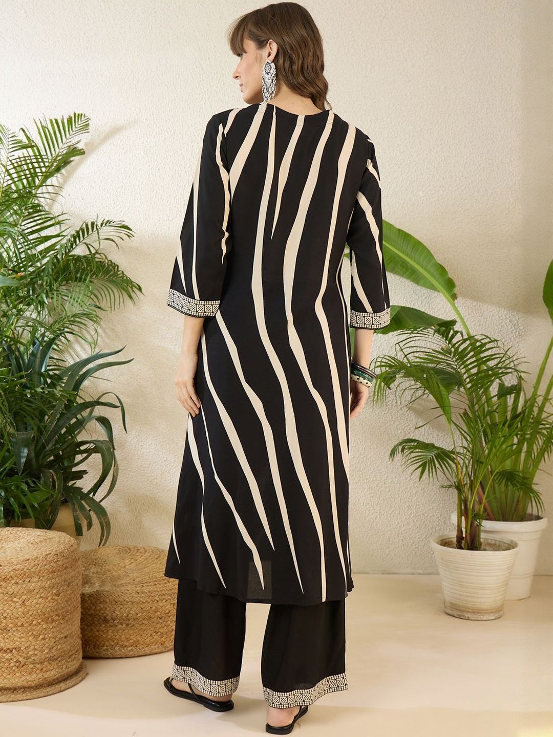 Women Printed Regular Beads and Stones Kurta with Palazzos