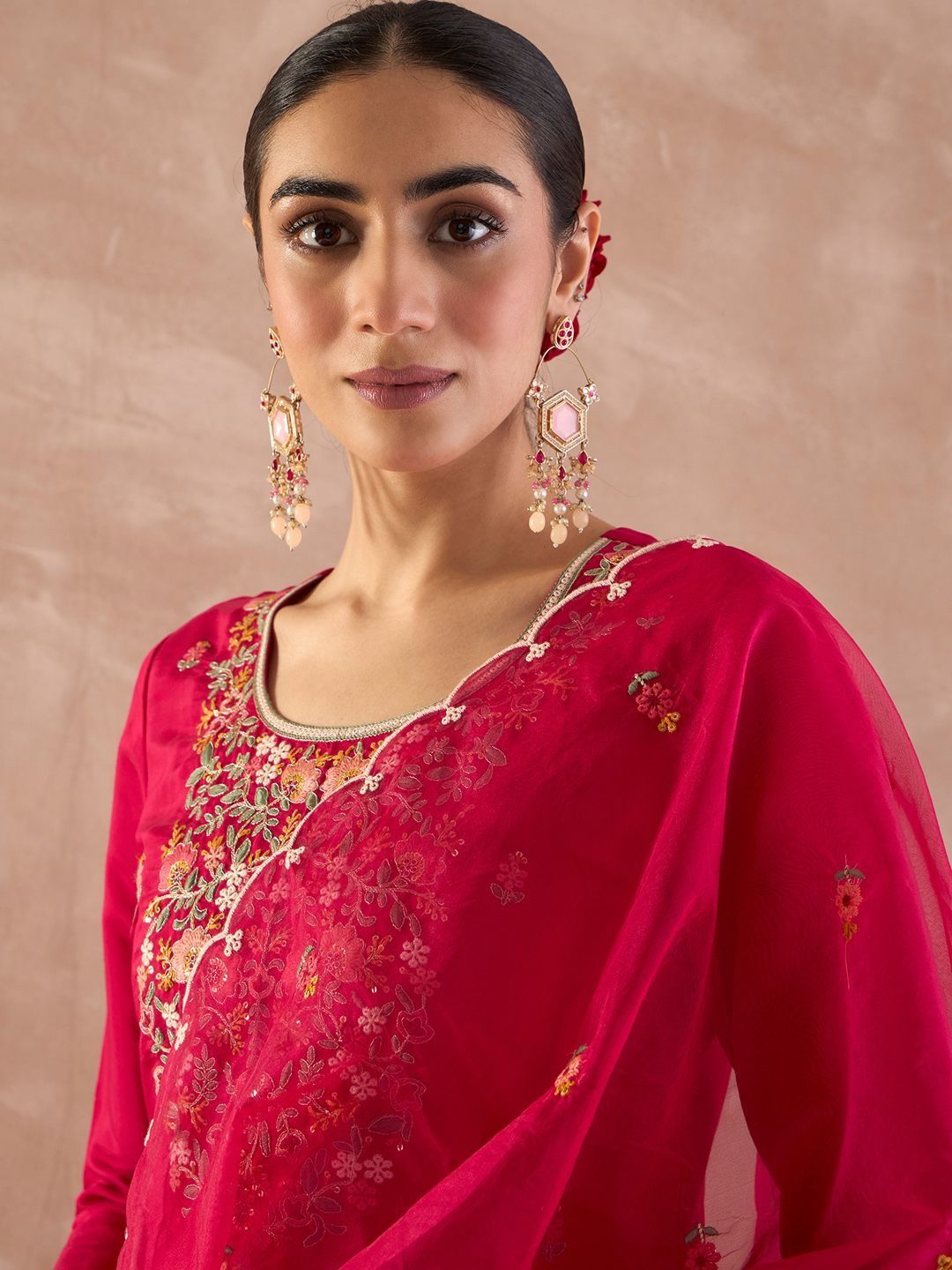 Floral Embroidered Regular Thread Work Straight Kurta With Trousers & Dupatta
