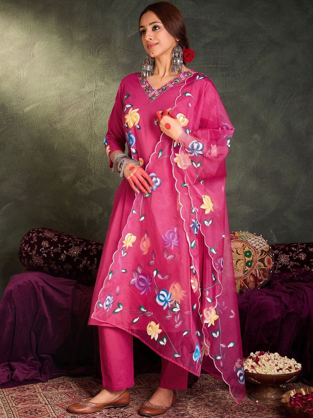 Women Floral Printed Regular Thread Work Pure Cotton Kurta with Trousers & With Dupatta