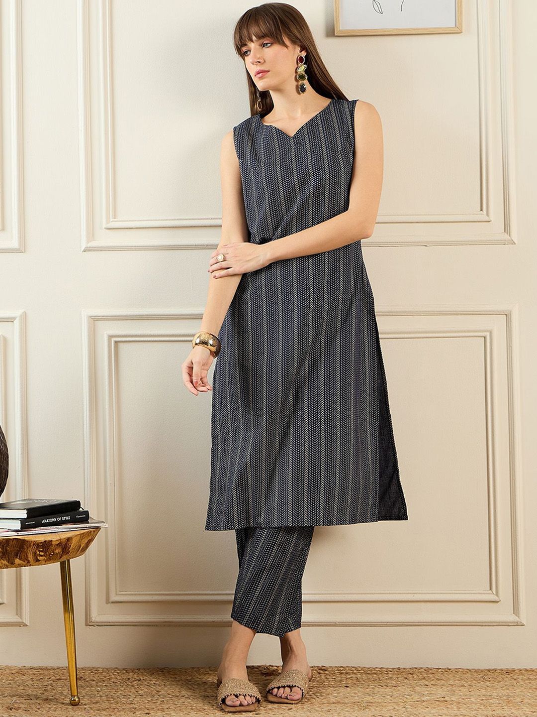 Indyancart IE Geometric Printed Sweetheart Neck Pure Cotton Straight Kurta With Trousers