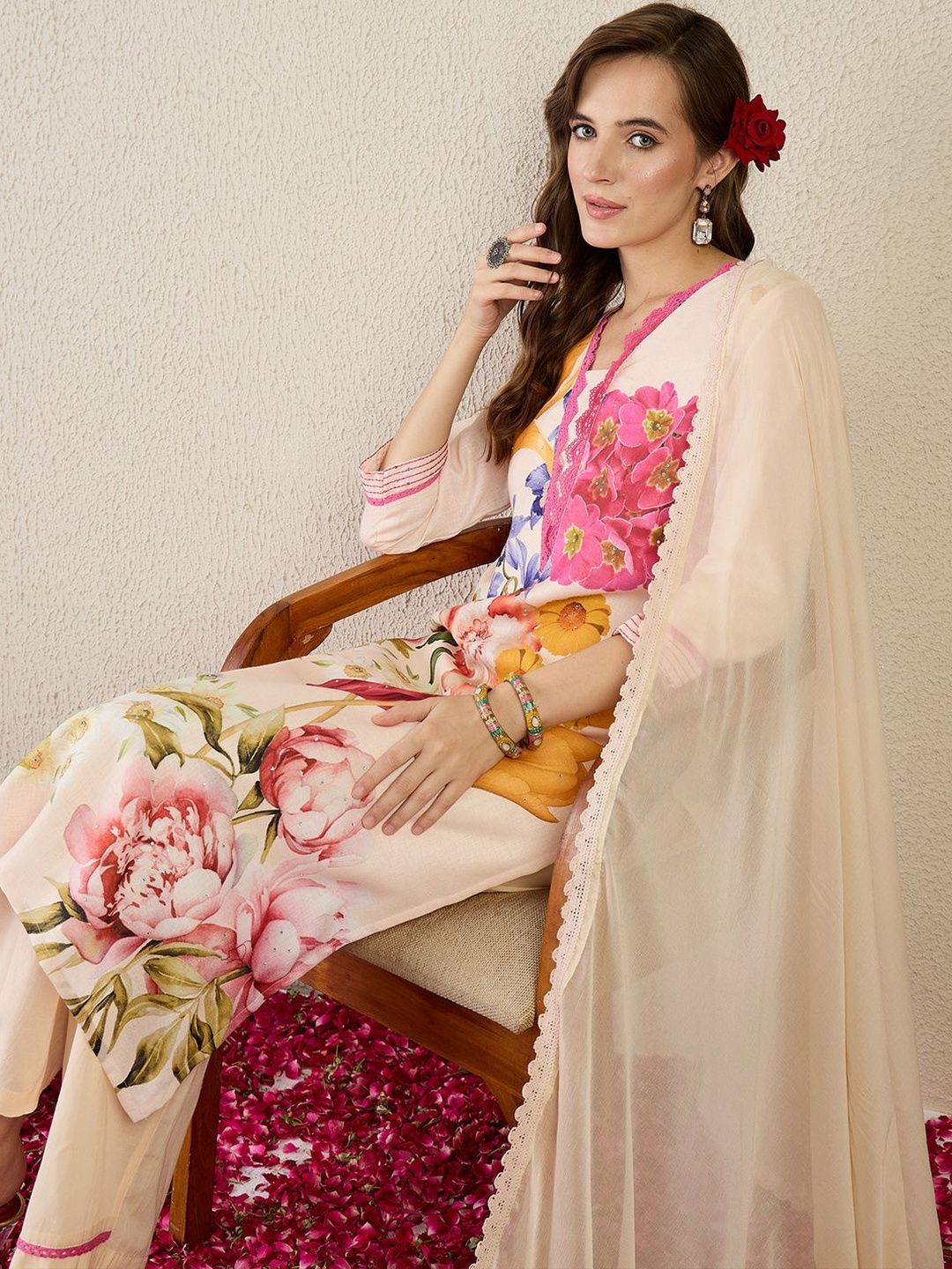 Women Floral Printed Regular Linen Kurta with Trousers & With Dupatta