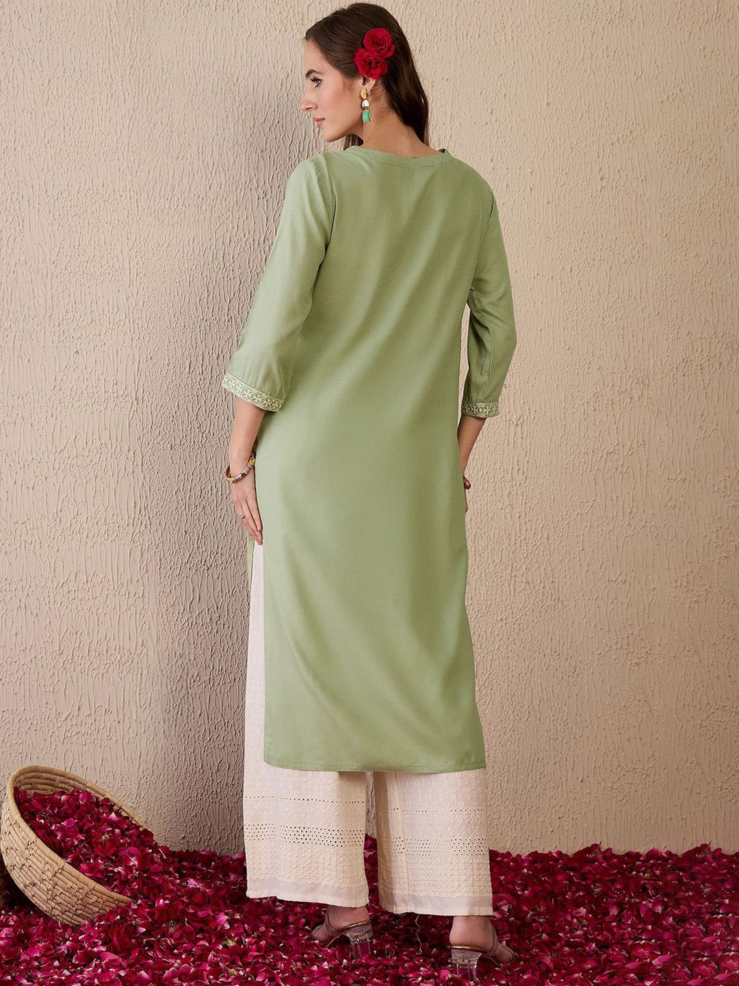 Dhiyona IE Women Floral Embroidered Thread Work Kurta
