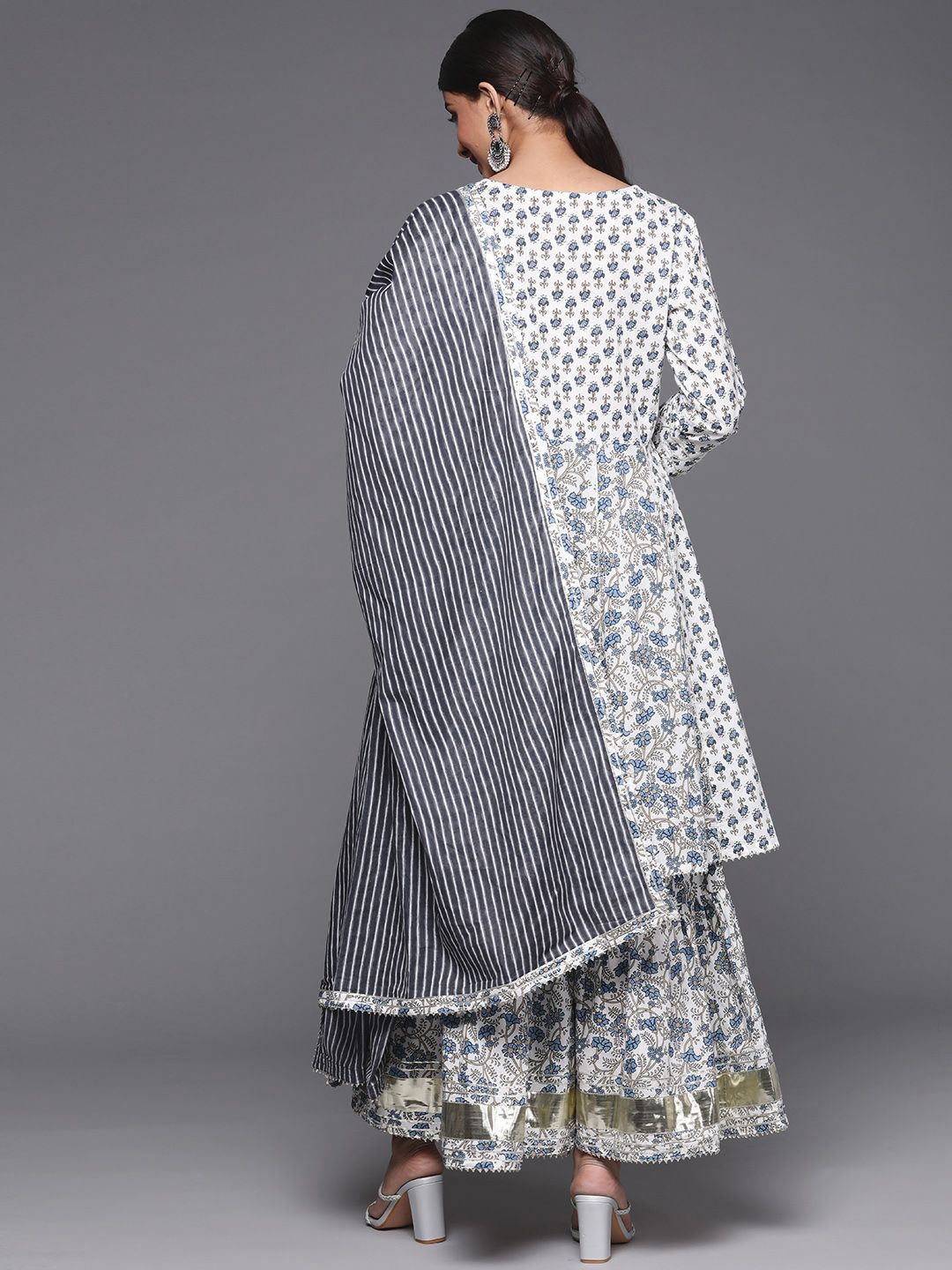 Indyancart VA Women's White Ethnic Motifs Printed Pure Cotton Kurta with Trousers & With Dupatta