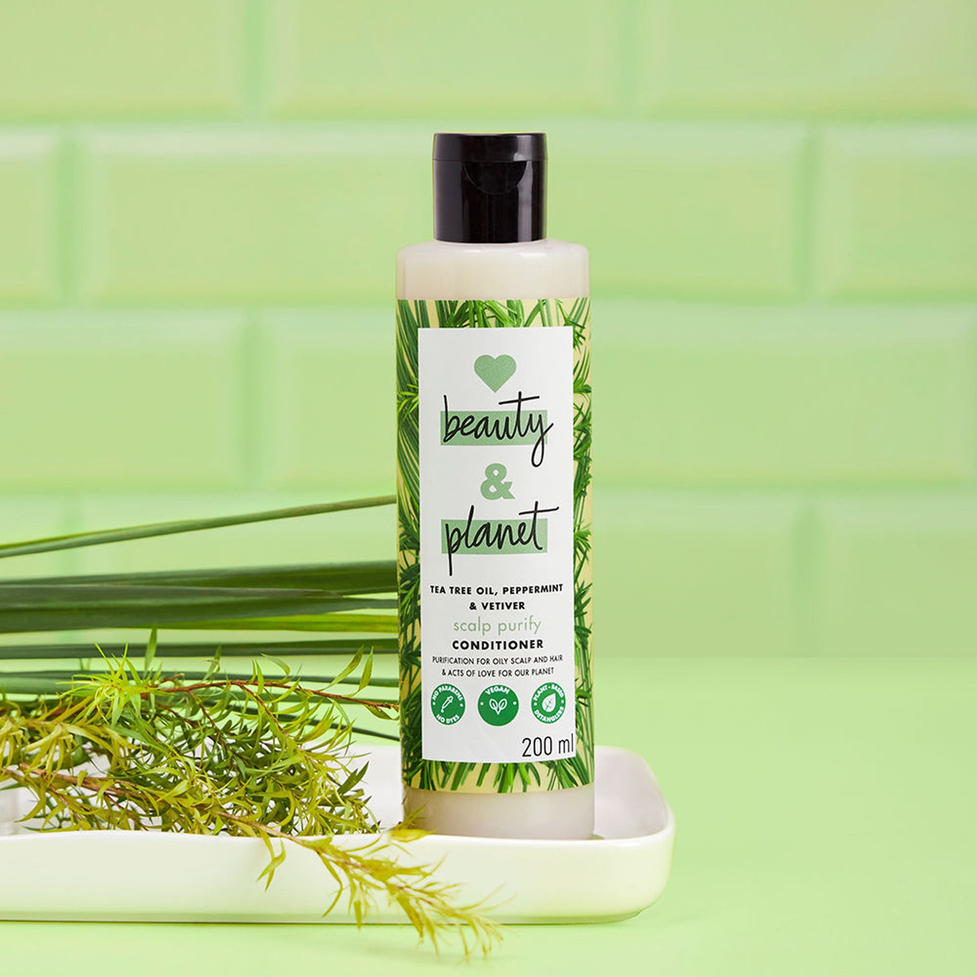 Love Beauty & Planet Tea Tree, Peppermint & Vetiver Clarifying Conditioner, No Sulphates
