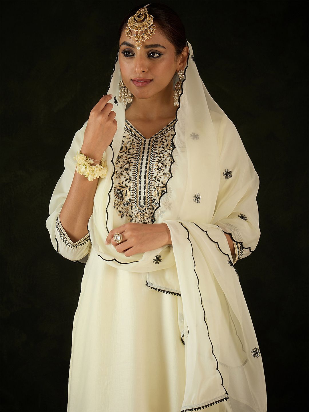 Floral Embroidered Thread Work Straight Kurta with Trouser & Dupatta