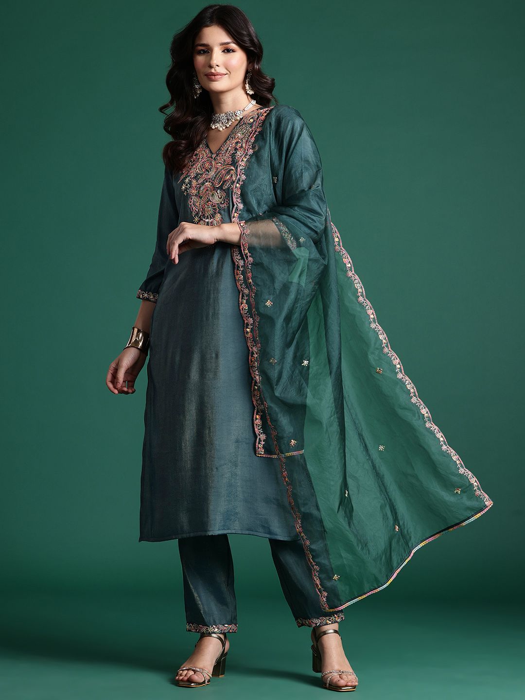 Indyancart IE Paisley Embroidered Thread Work Liva Kurta with Trousers & With Dupatta