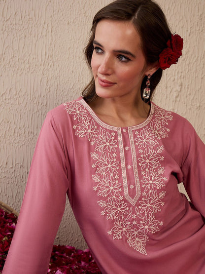 Indyancart IE Women Floral Embroidered Thread Work Kurta