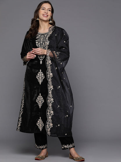 Indyancart IE Women Floral Embroidered Regular Thread Work Velvet Kurta with Trousers & Dupatta