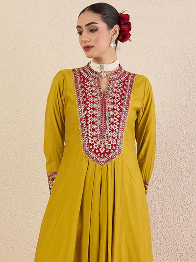 Dhiyona IE Women Solid Embroidered Kurta with Pyjama