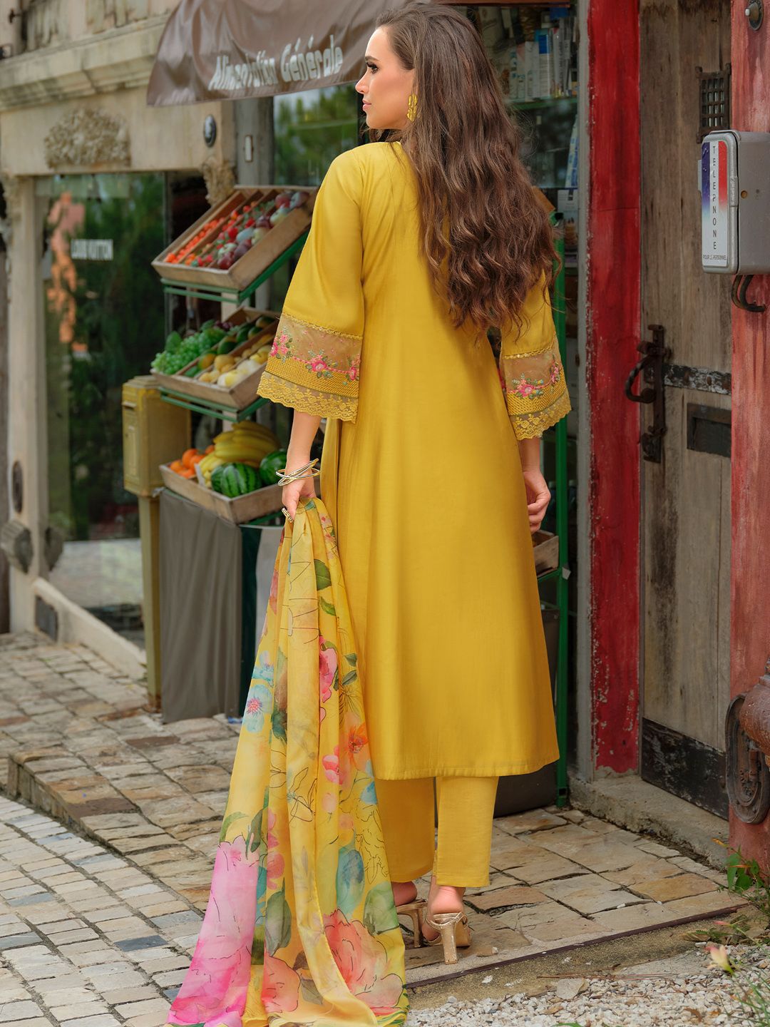 Floral Embroidered Round Neck Thread Work Kurta With Trousers & Dupatta