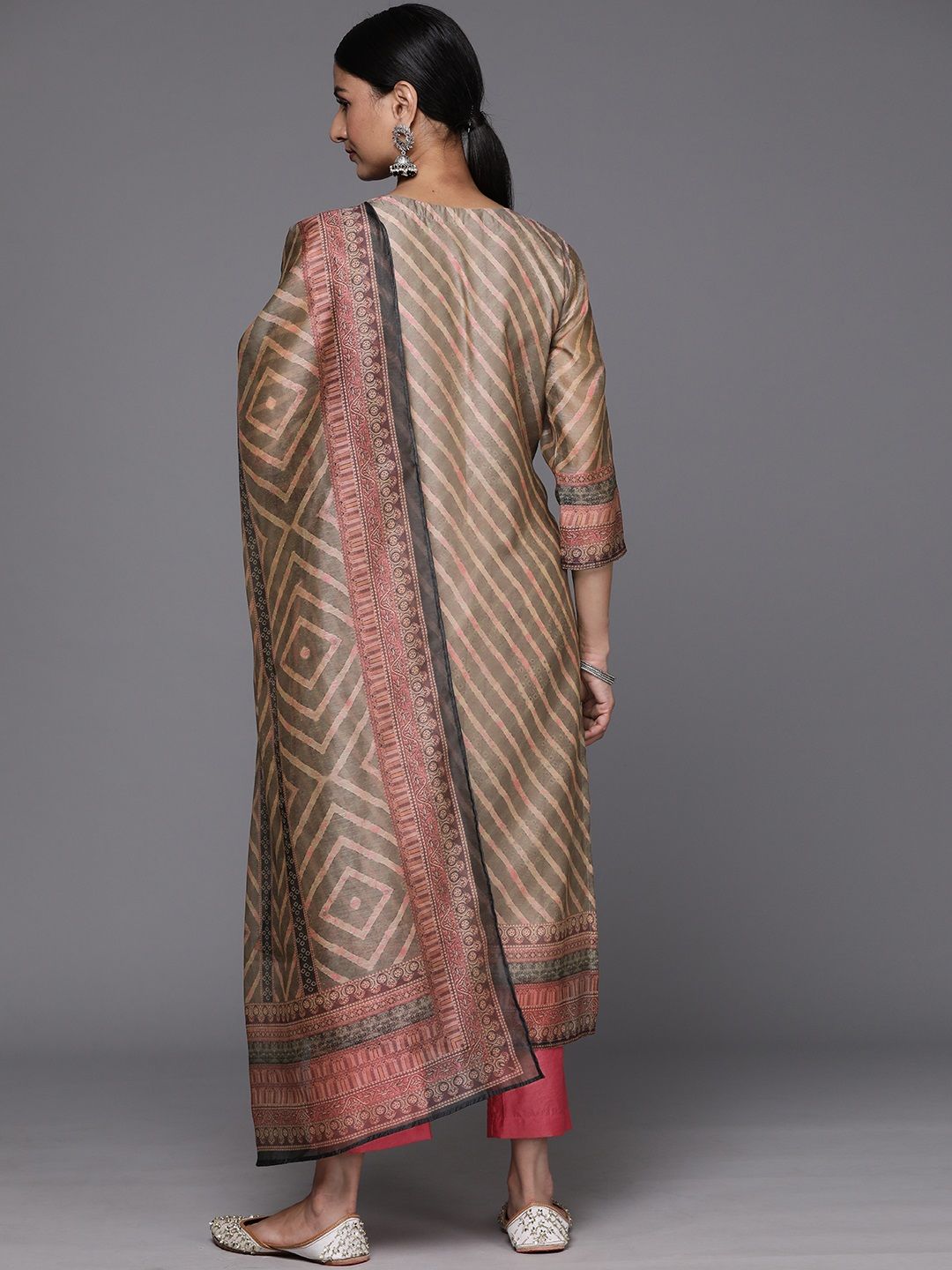 Indyancart VA Women's Leheriya Striped Regular Kurta with Trousers & Dupatta