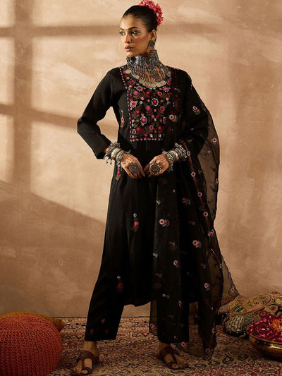 Indyancart IE Women Floral Embroidered Regular Thread Work Kurta with Trousers & With Dupatta