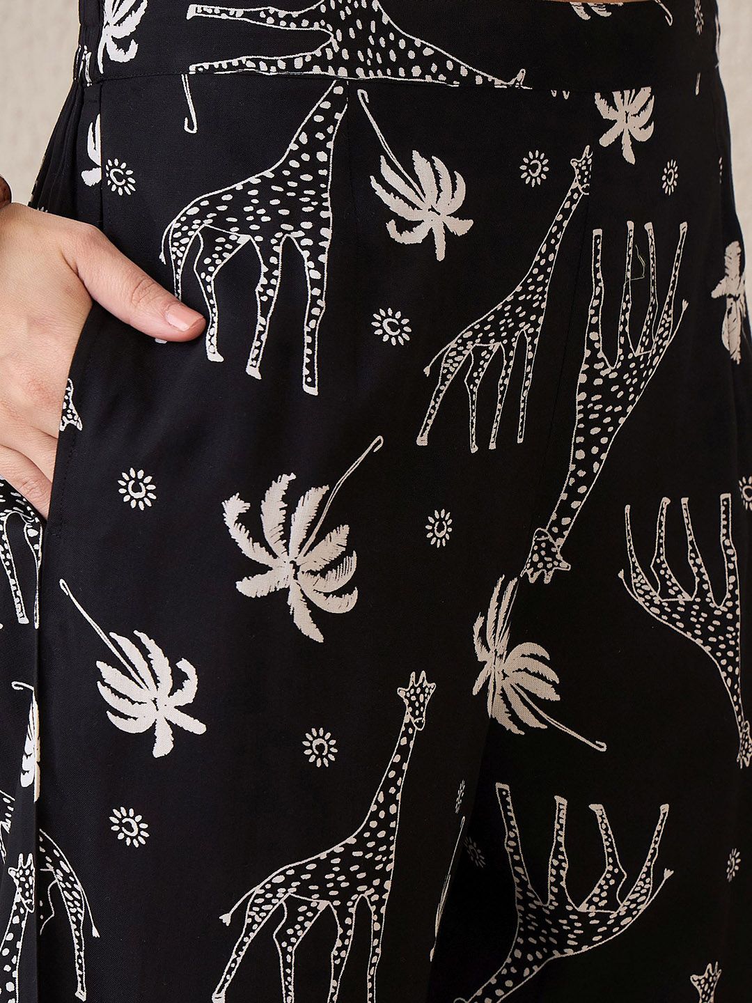 Dhiyona IE Printed Mandarin Collar A-Line Tunic With Trouser