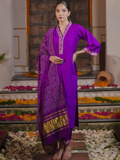 Indyancart IE Floral Embroidered Thread Work Liva Straight Kurta With Trousers & Dupatta
