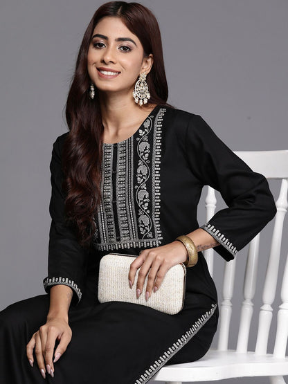 Indyancart IE Round Neck Yoke Design Flared Sleeves Rayon Straight Kurta