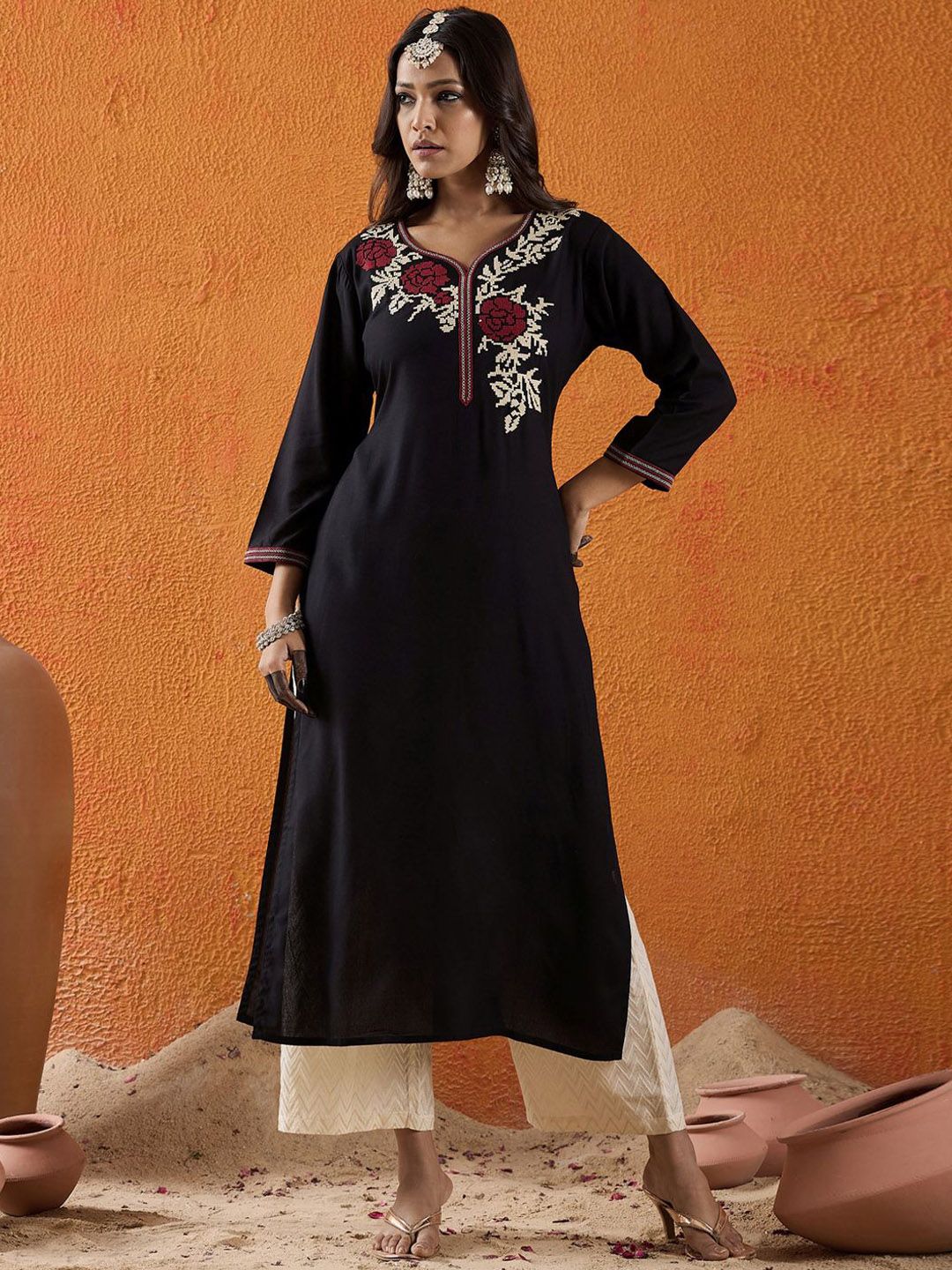 Indyancart IE Floral Yoke Design Sweetheart Neck Thread Work Straight Kurta