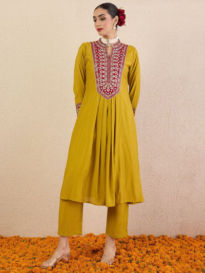 Dhiyona IE Women Solid Embroidered Kurta with Pyjama