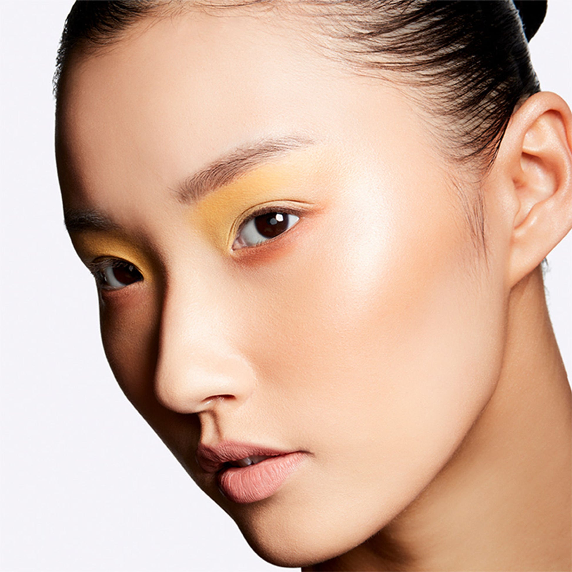 M.A.C Mineralize Skinfinish - Global Glow