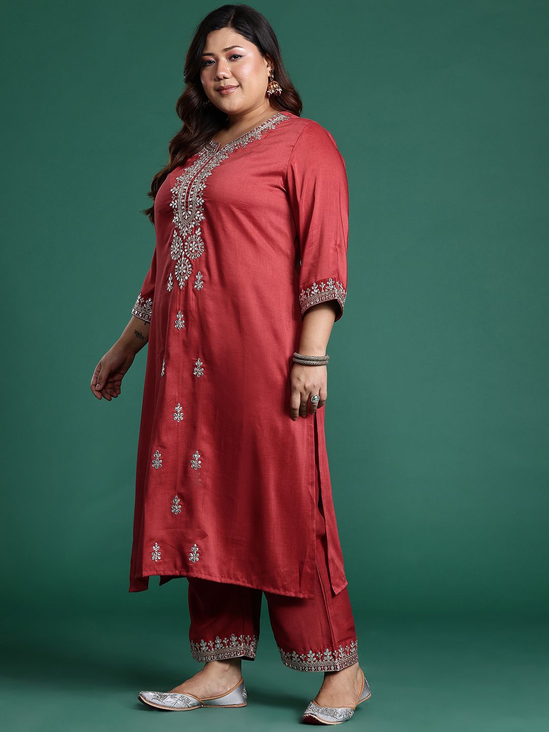 Indyancart IE Plus Size Ethnic Motifs Embroidered Gotta Patti Kurta Set