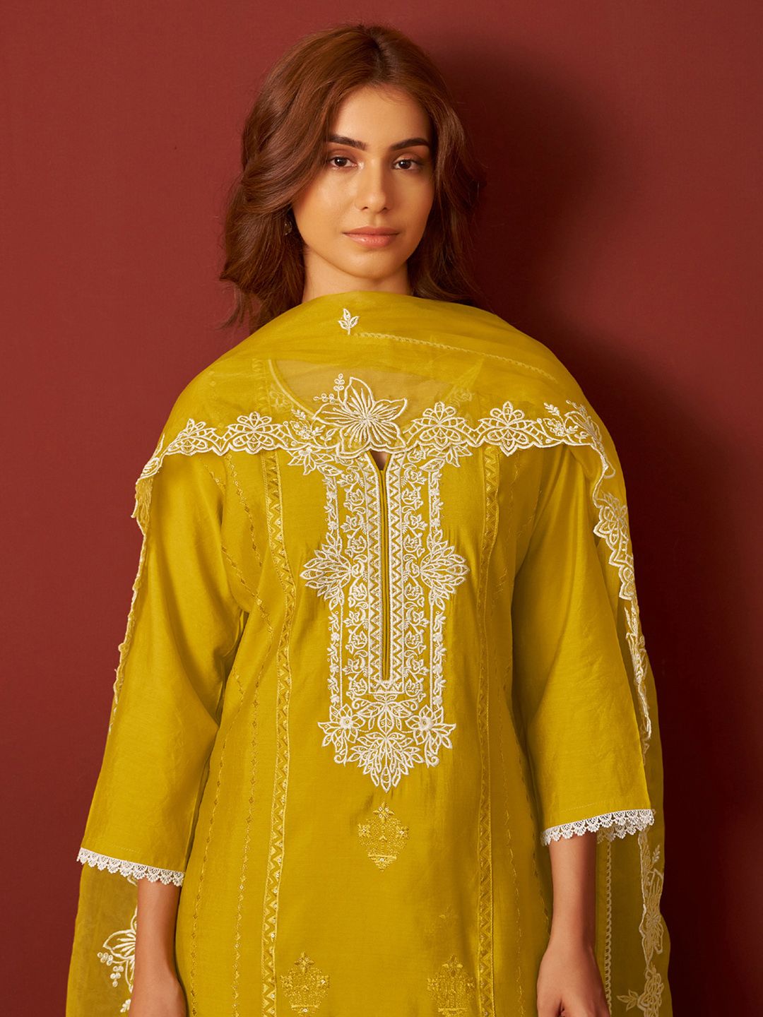 Women Ethnic Motifs Embroidered Regular Thread Work Kurta Set