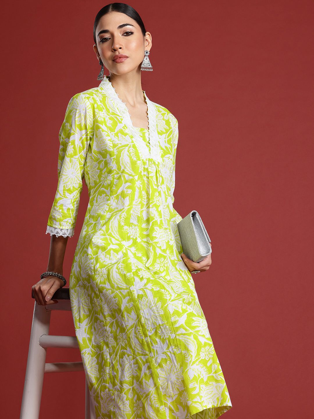 Women Floral Printed Pleated Pure Cotton Kurta with Trousers