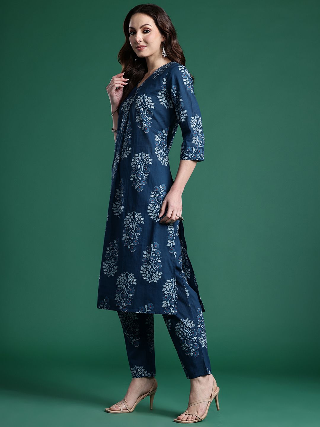Dhiyona IE Women Floral Printed Regular Pure Cotton Kurta with Trousers