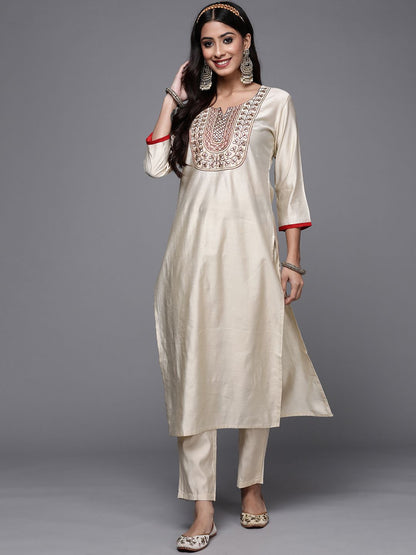 Indyancart IE Women Off White Embroidered Thread Work Liva Kurta with Trousers