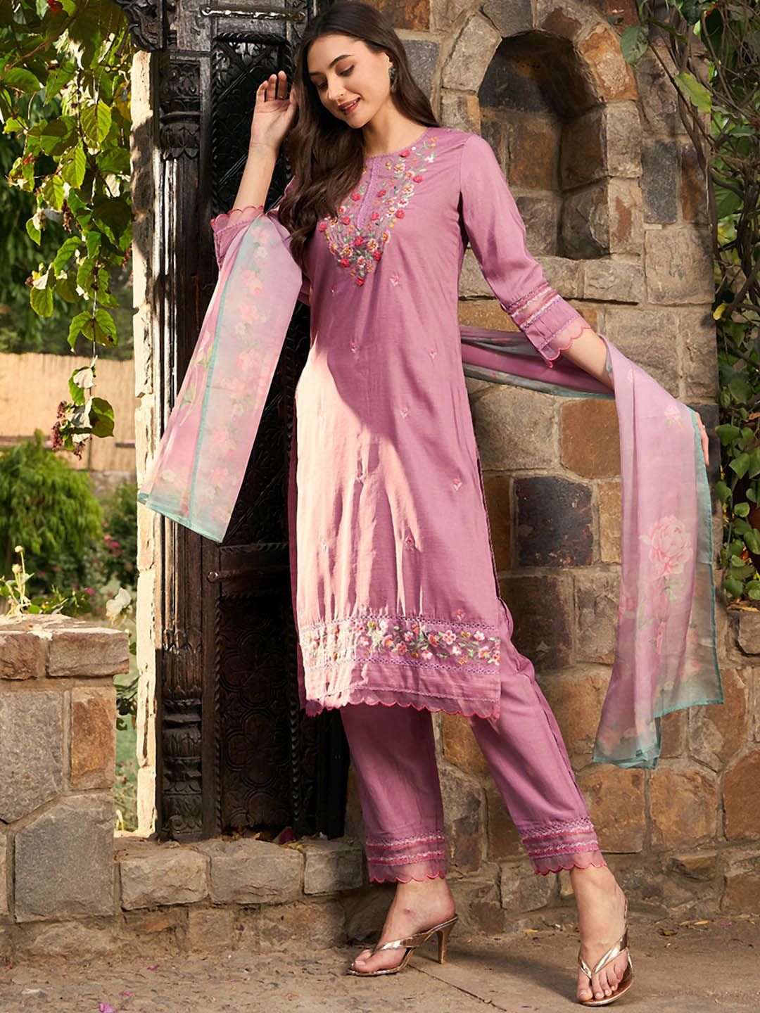 Indyancart IE Floral Embroidered Thread Work Scalloped Kurta with Trousers & With Dupatta