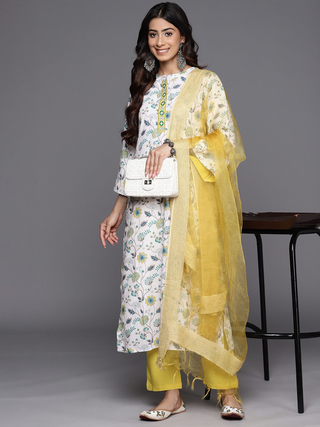 Indyancart VA Women'sFloral Printed Regular Thread Work Kurta With Trousers & Dupatta