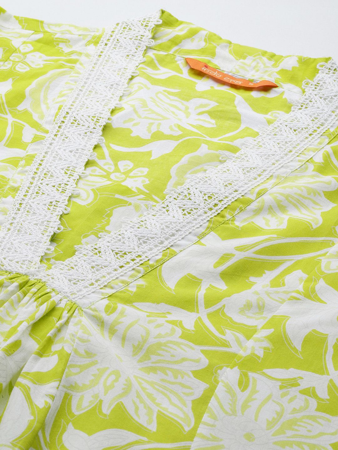Women Floral Printed Pleated Pure Cotton Kurta with Trousers