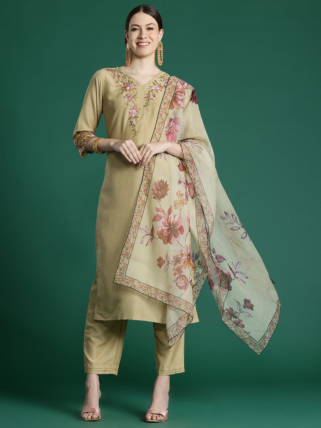 Indyancart IE Women Floral Embroidered Regular Thread Work Kurta with Trousers & With Dupatta