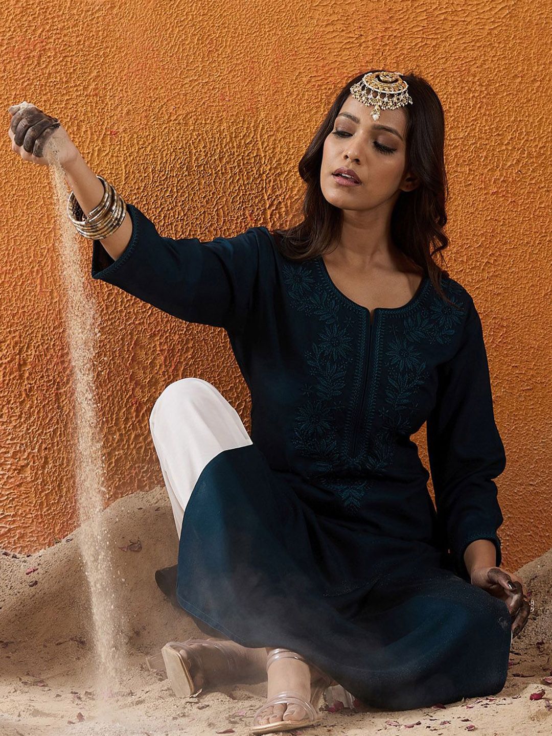 Indyancart IE Floral Yoke Design Notch Neck Thread Work Kurta