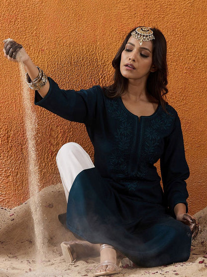 Indyancart IE Floral Yoke Design Notch Neck Thread Work Kurta