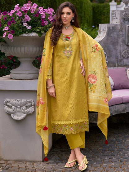Women Floral Embroidered Thread Work Kurta with Trousers & With Dupatta