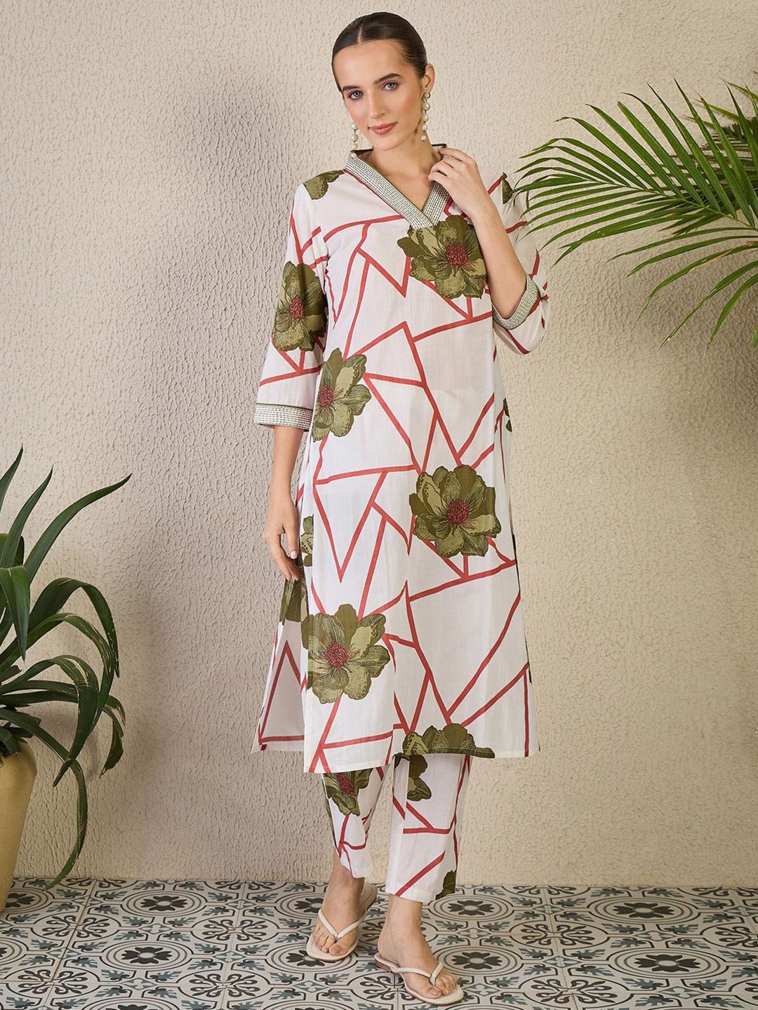 Indyancart IE Floral Printed V-Neck Straight Pure Cotton Kurta With Trousers