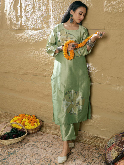 Indyancart IE Women Floral Embroidered Regular Thread Work Kurta with Trousers